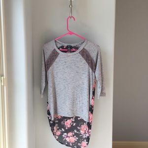 Rue 21 size XS high-low 3/4 sleeve shirt